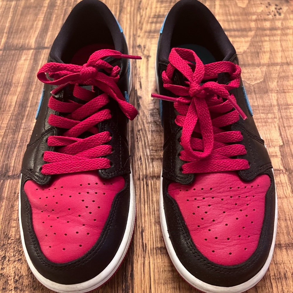 Like New Air Jordan 1 Low OG ‘NC to Chicago’